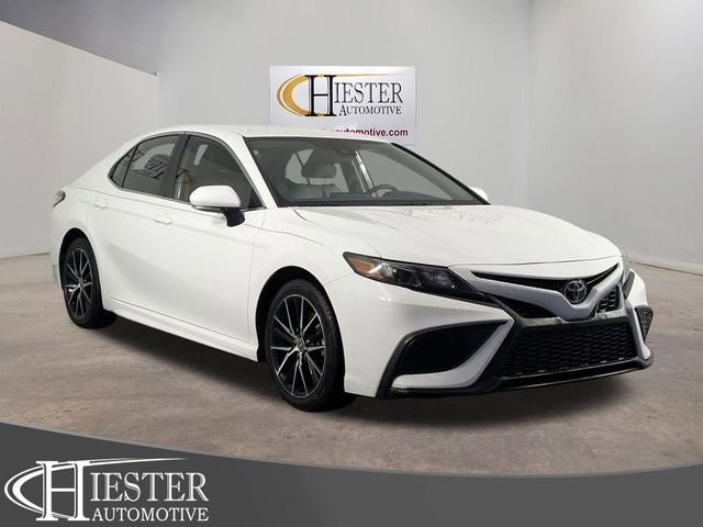 Used 2023 Toyota Camry SE image 1