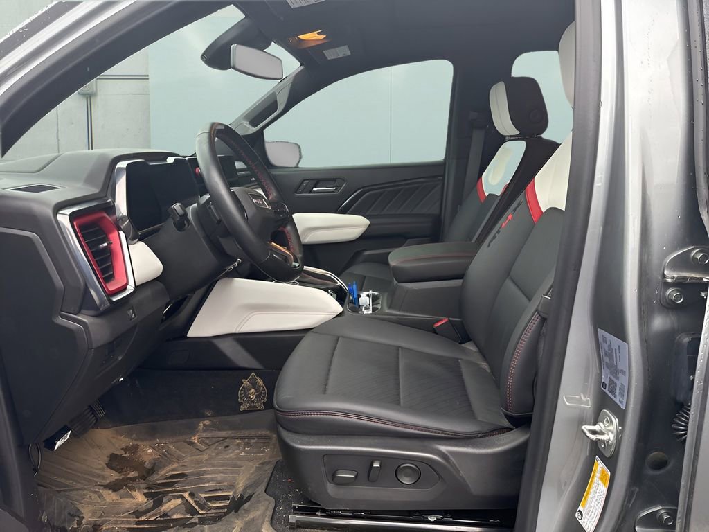 Used 2024 GMC Canyon AT4X image 8