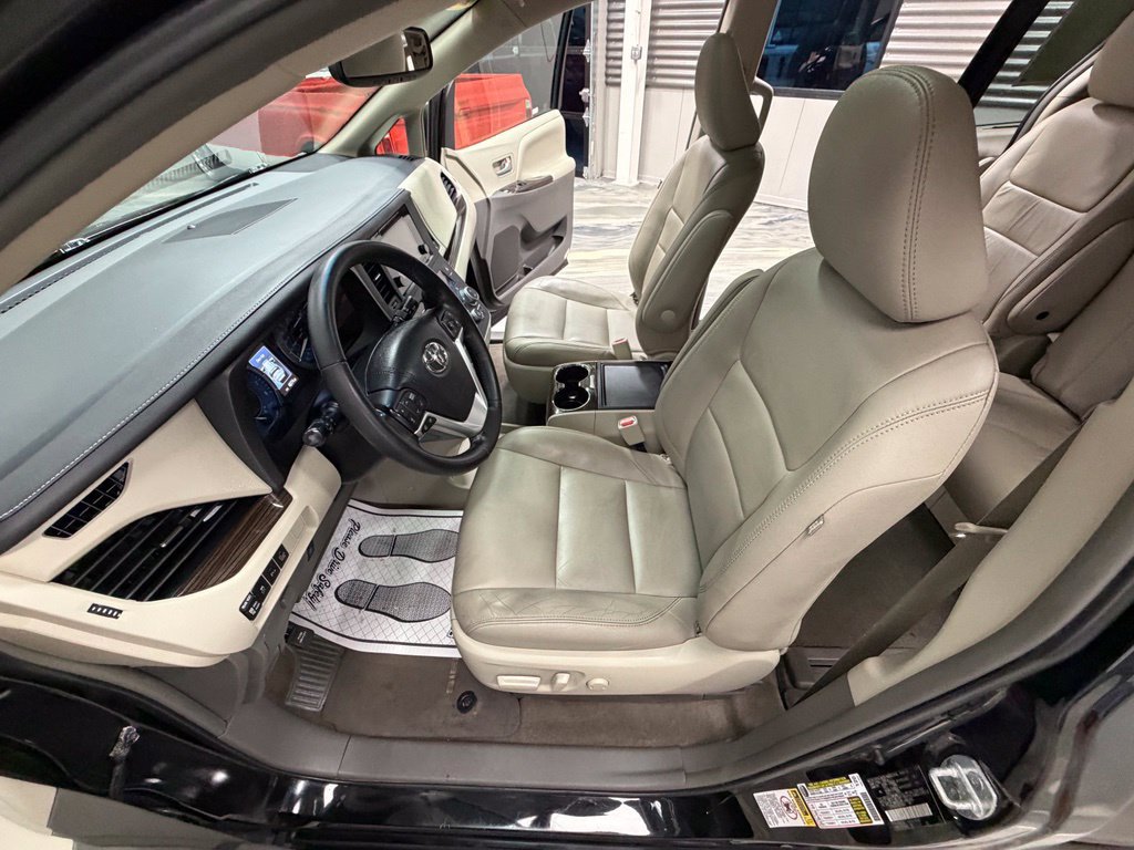 Used 2016 Toyota Sienna XLE w/ XLE Navigation Package FWD image 57