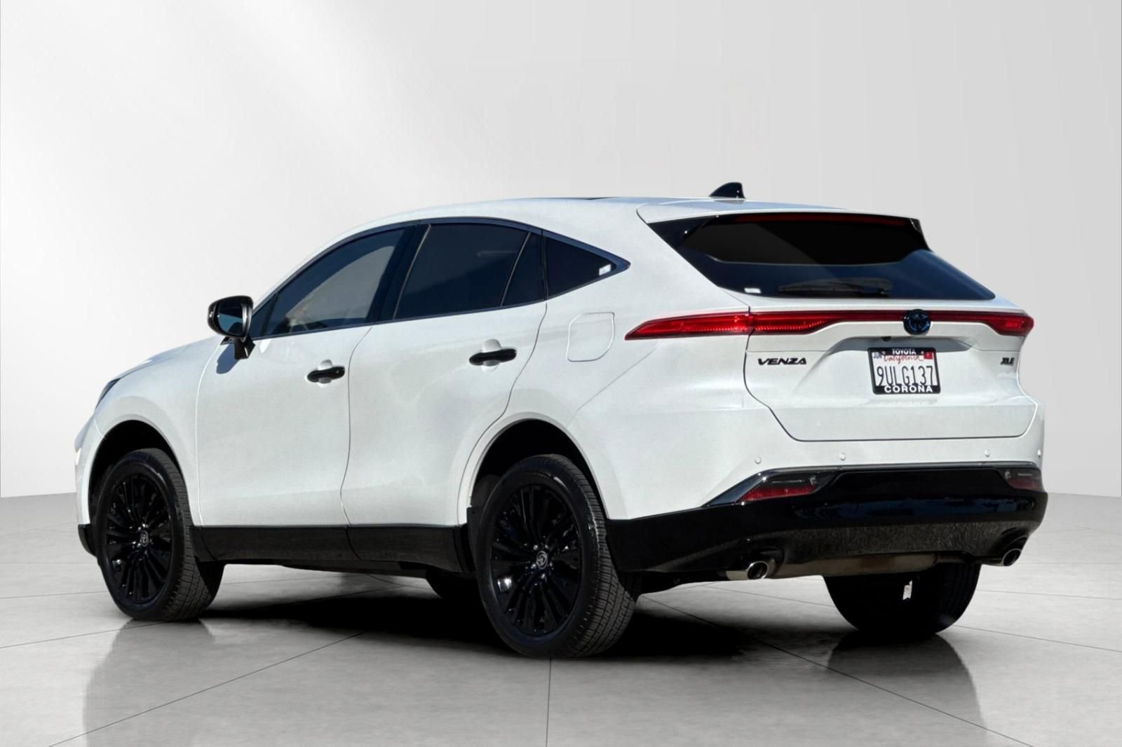 Used 2024 Toyota Venza Nightshade image 6