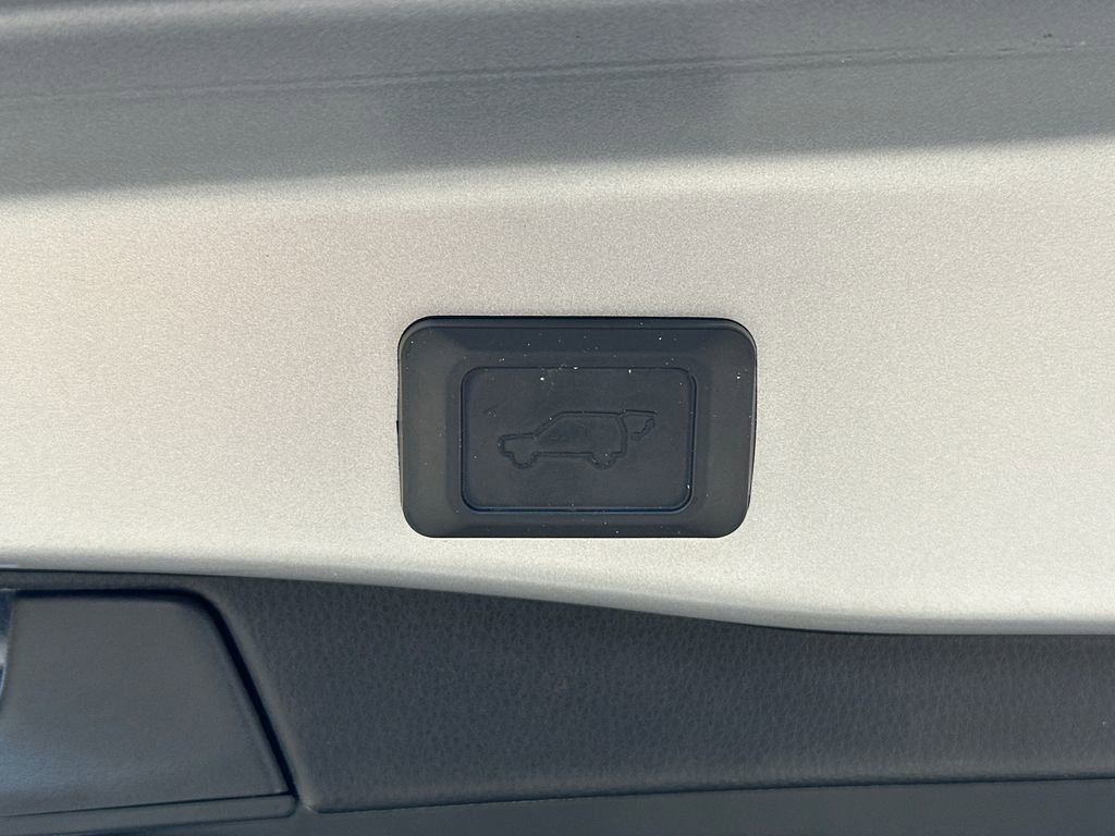 Used 2019 Toyota RAV4 XLE Premium w/ Cold Weather Package image 7