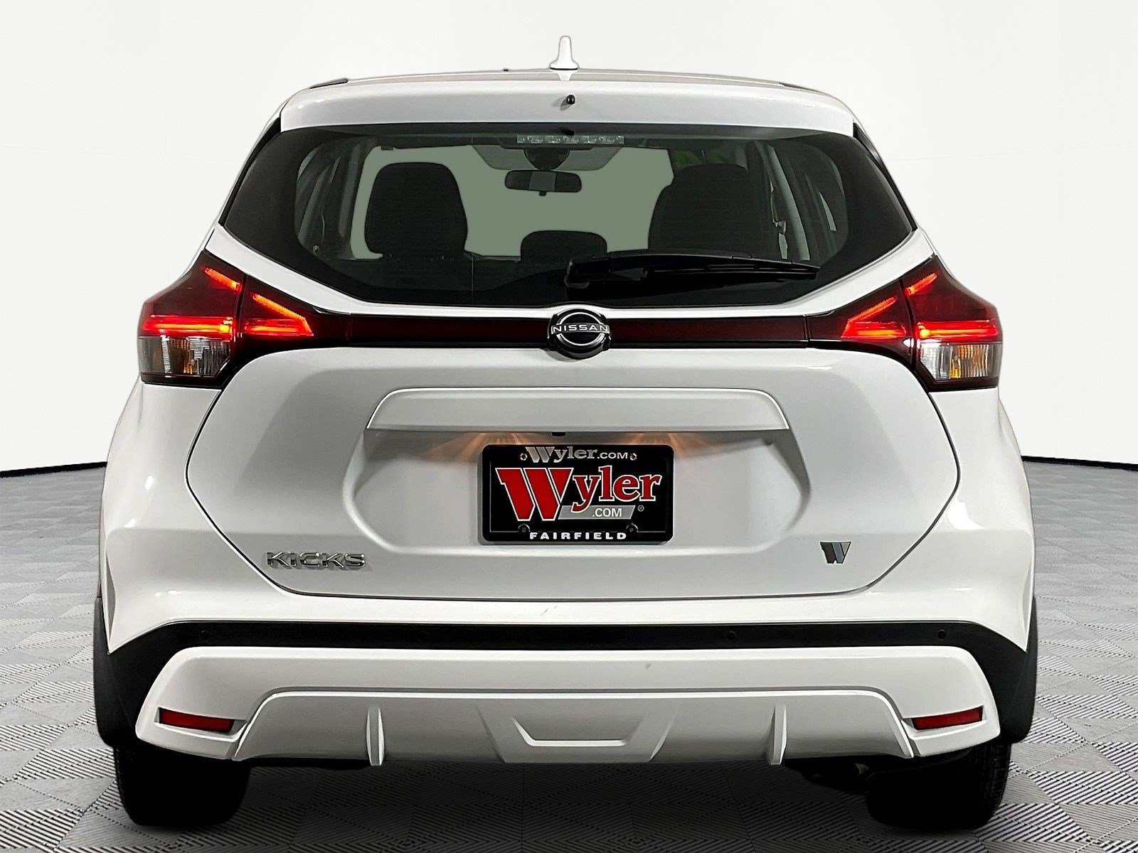 Used 2024 Nissan Kicks S FWD image 5