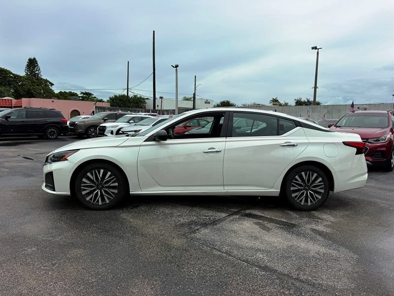 Used 2024 Nissan Altima 2.5 SV FWD image 8