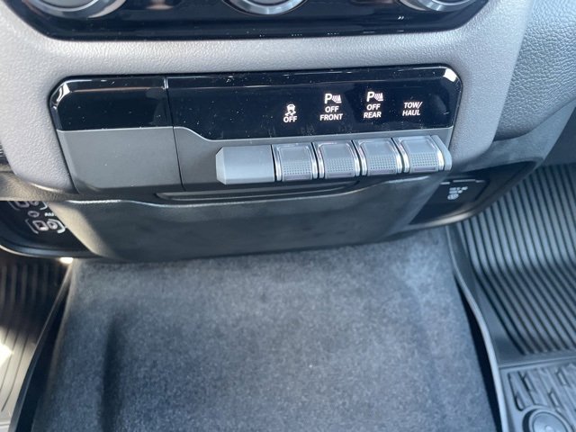 New 2026 RAM 1500 4x4 Crew Cab image 28