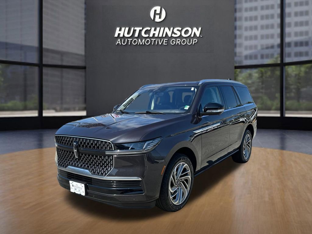 Used 2025 Lincoln Navigator Reserve image 3