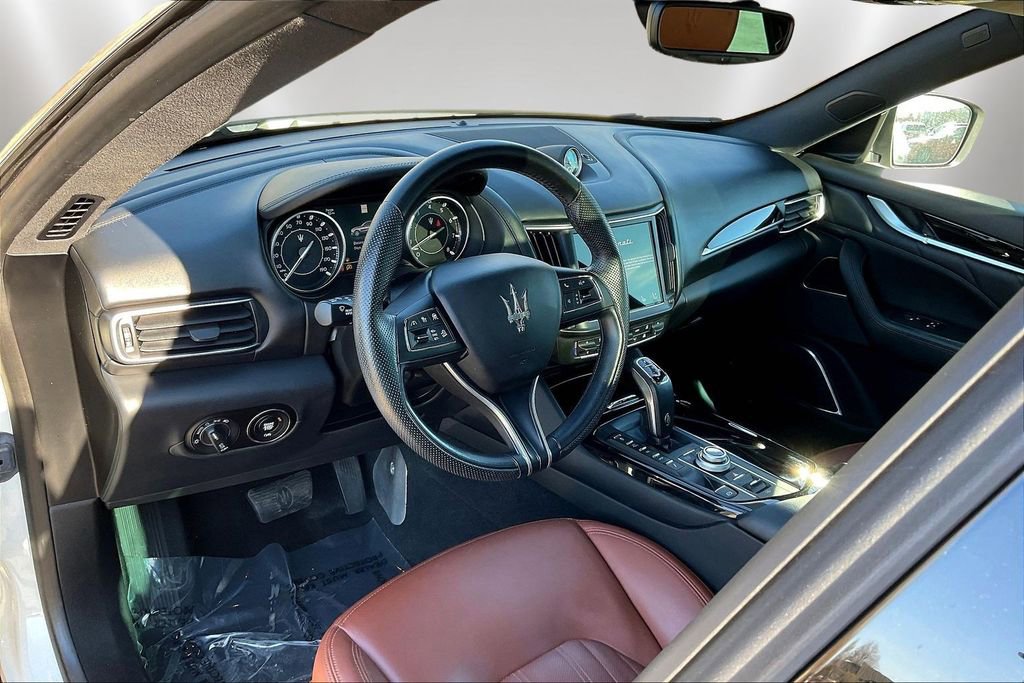 Used 2023 Maserati Levante GT image 17