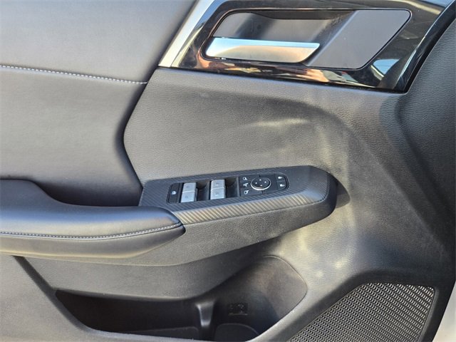 Used 2024 Mitsubishi Outlander SE image 32