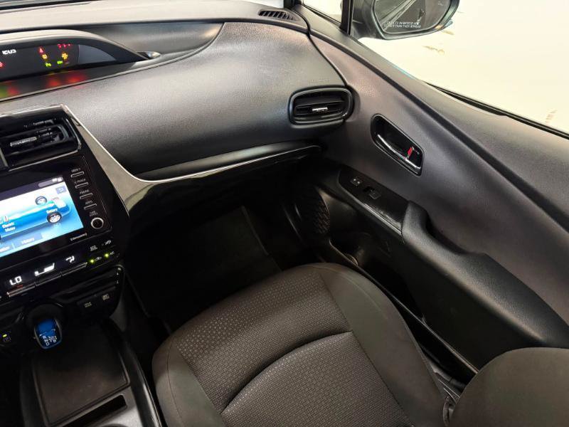 Used 2022 Toyota Prius LE FWD image 14