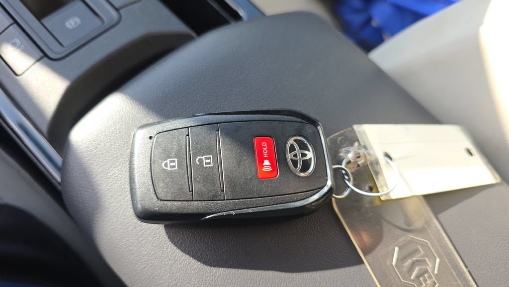 Used 2024 Toyota Prius XLE FWD image 27