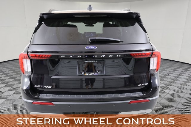 Used 2025 Ford Explorer Active w/ Active Comfort Package AWD/4WD image 8