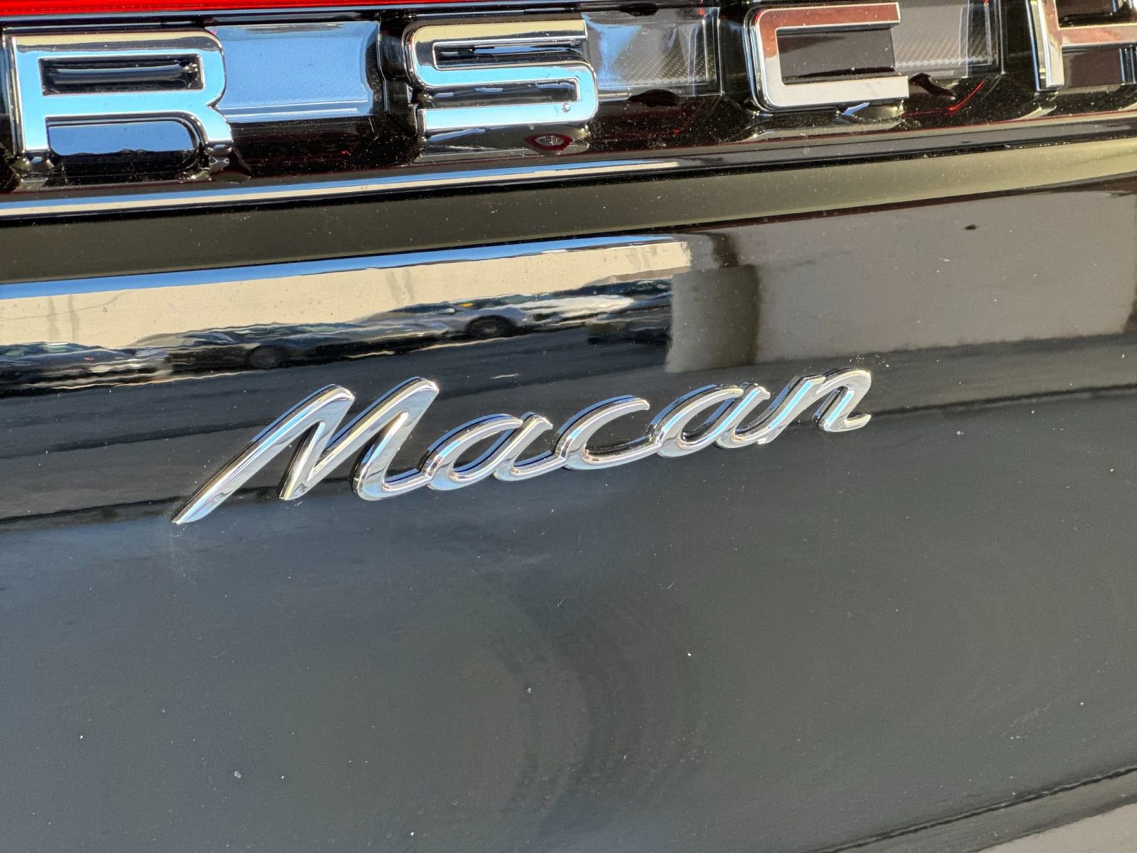 Certified 2025 Porsche Macan image 34