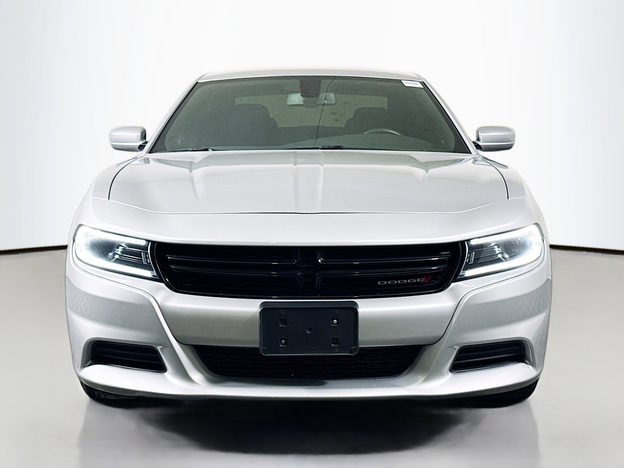 Used 2022 Dodge Charger SXT image 2