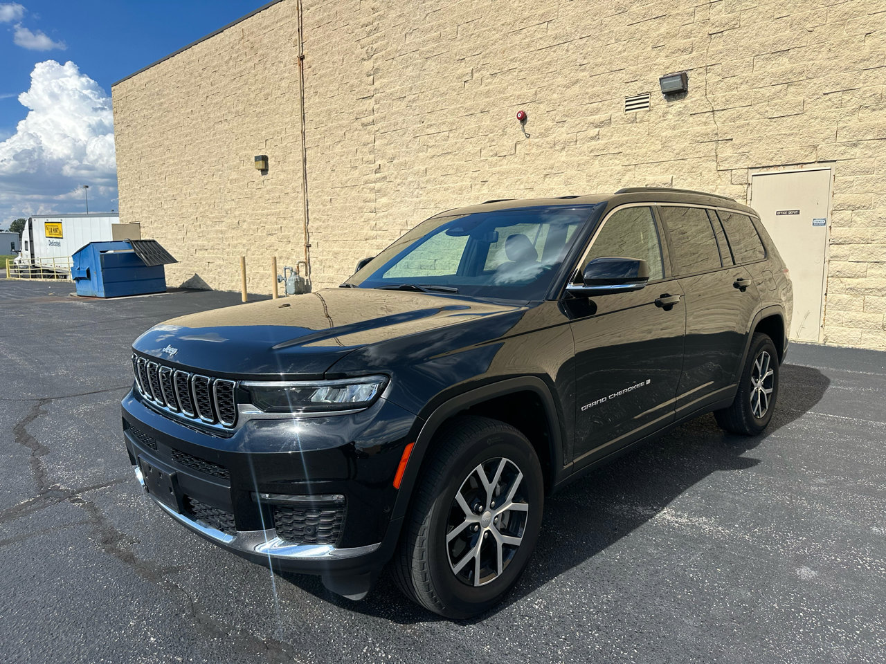 Used 2024 Jeep Grand Cherokee L Limited w/ Luxury Tech Group II image 1