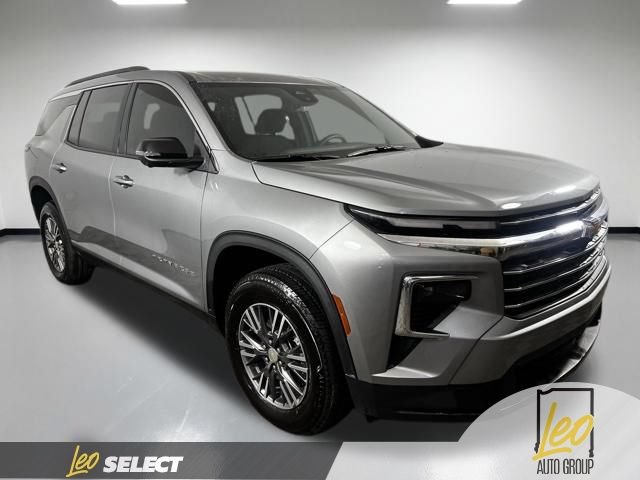Used 2026 Chevrolet Traverse LT w/ Driver Confidence Package AWD/4WD image 5