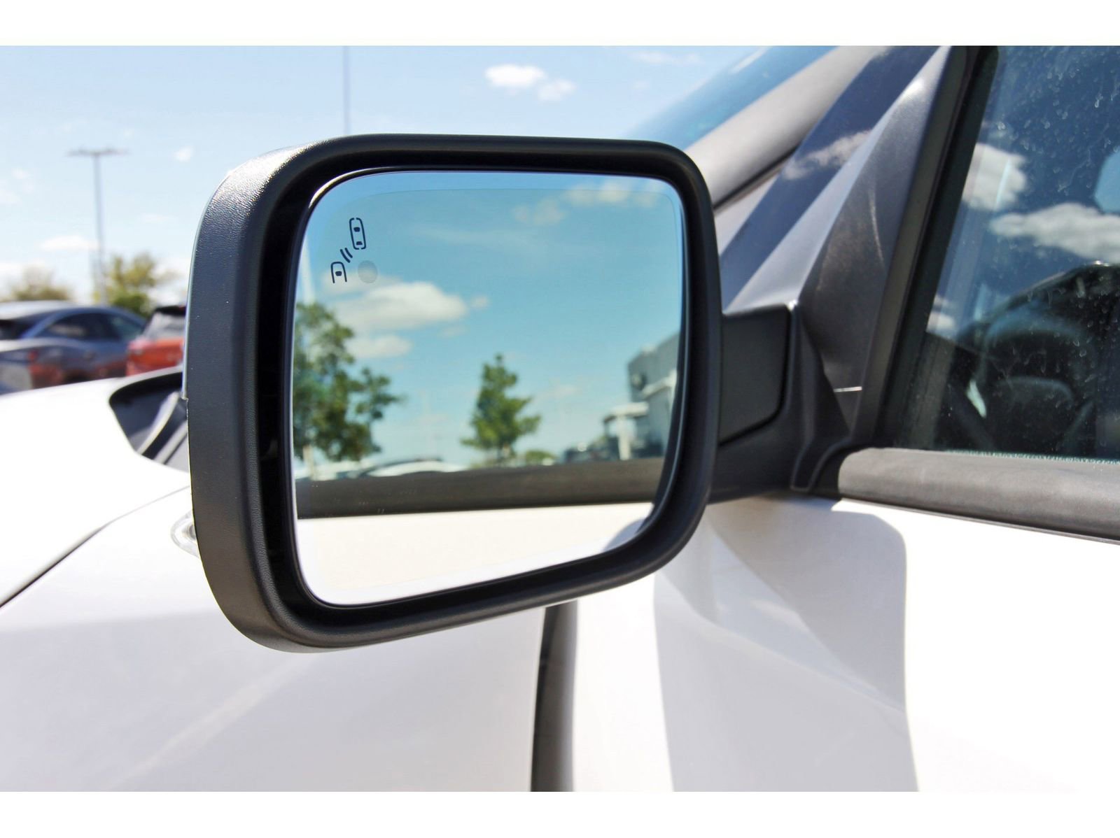 Used 2017 Ford Explorer XLT w/ Equipment Group 202A image 10