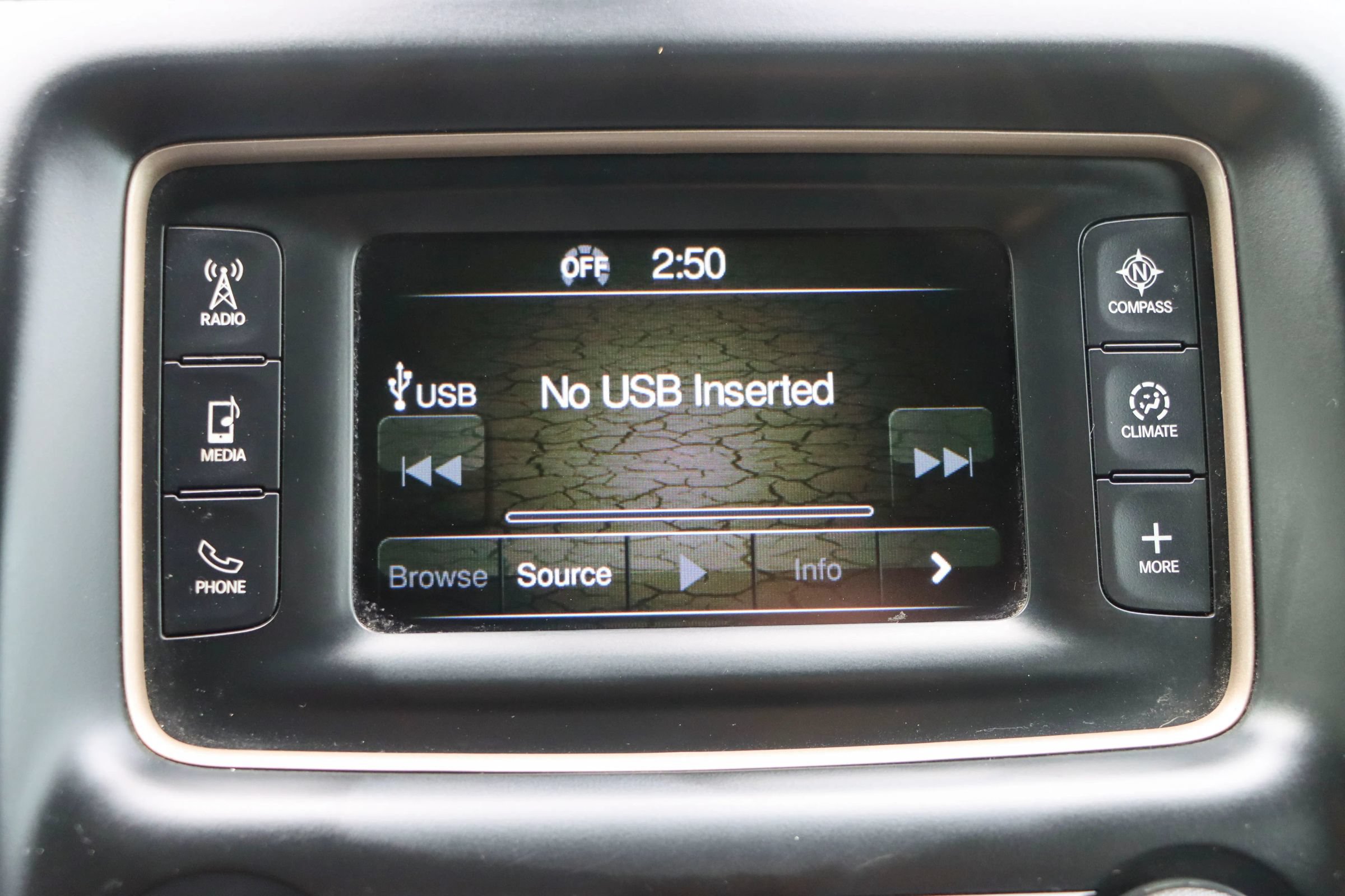 Used 2017 Jeep Grand Cherokee Laredo RWD image 32