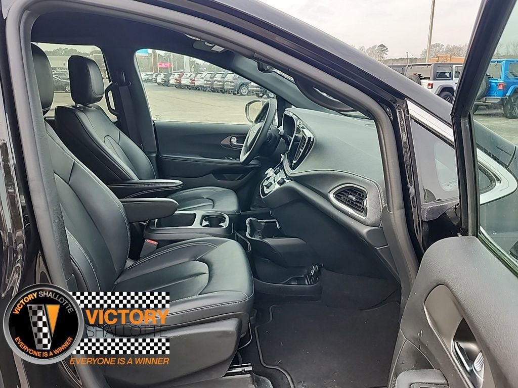 Certified 2025 Chrysler Pacifica Select image 34