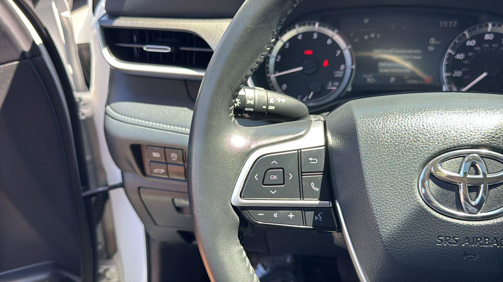 Used 2024 Toyota Highlander XLE AWD/4WD image 17