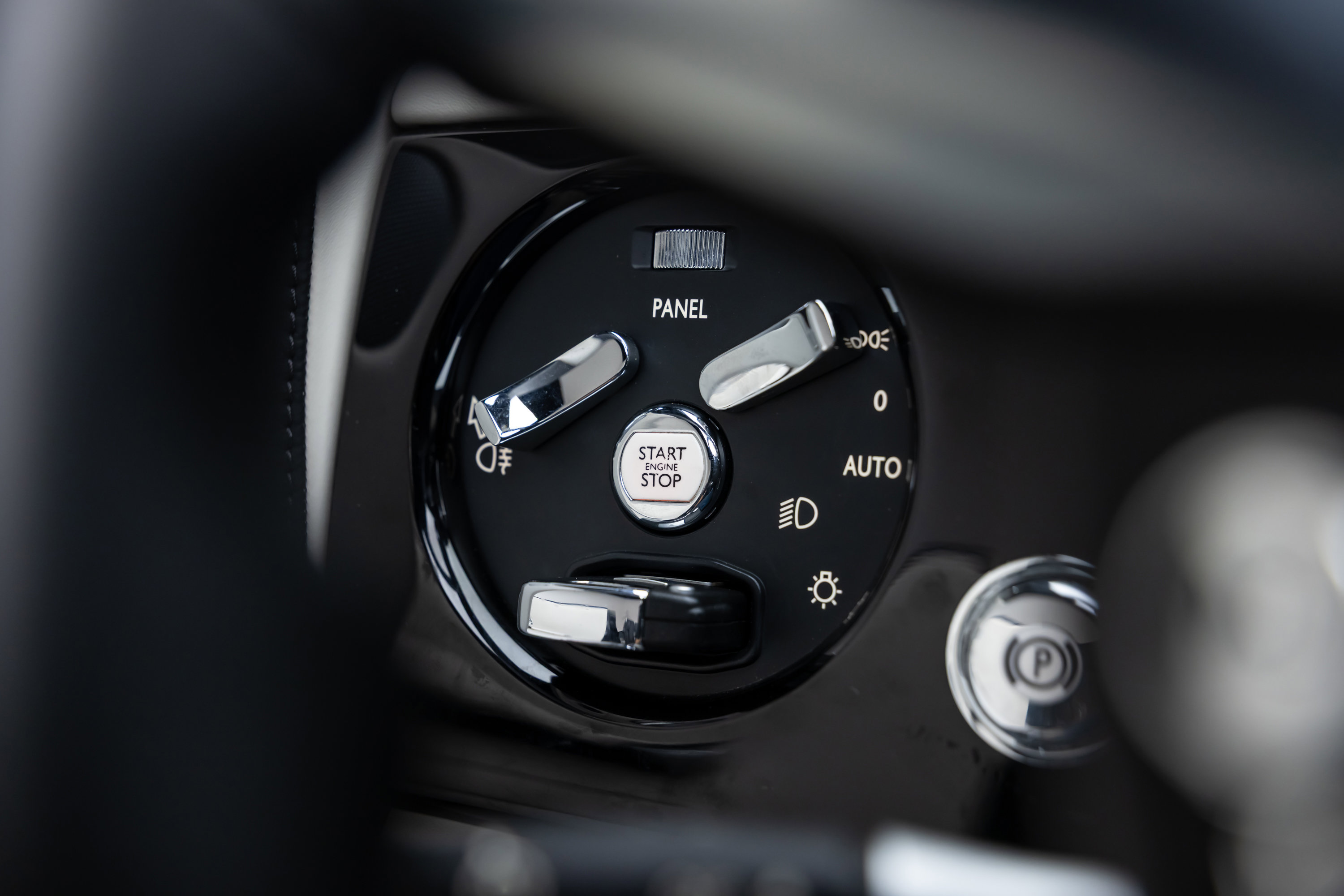 Used 2013 Rolls-Royce Phantom Drophead Coupe image 18