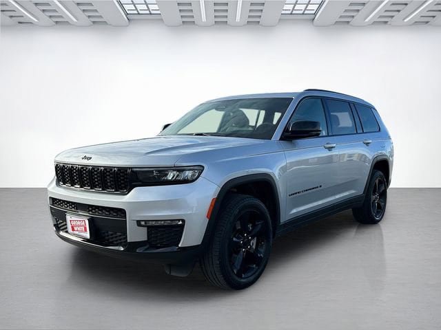 Used 2025 Jeep Grand Cherokee L Limited w/ Black Appearance Package AWD/4WD image 8