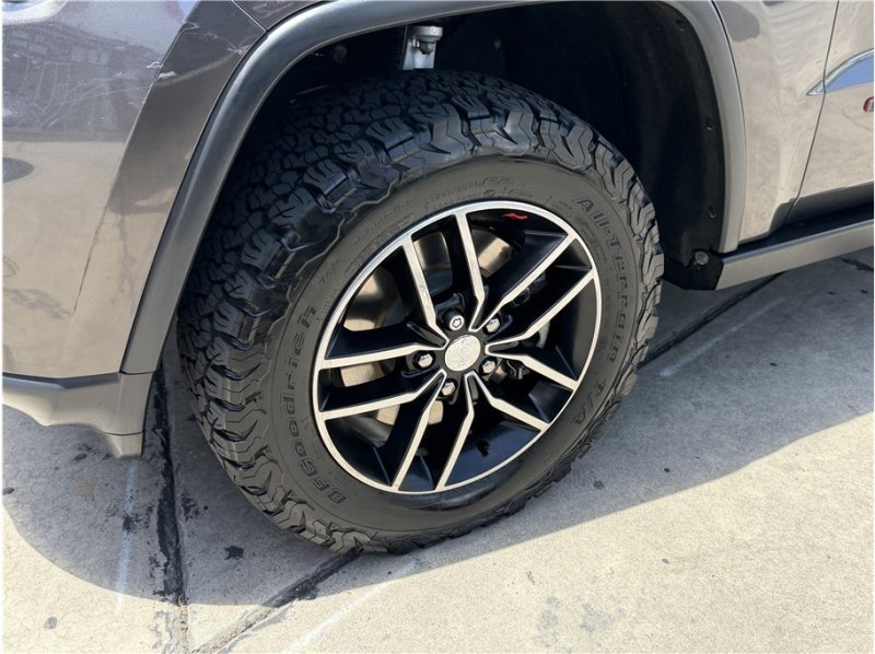 Used 2018 Jeep Grand Cherokee Trailhawk w/ Trailhawk Luxury Group AWD/4WD image 10