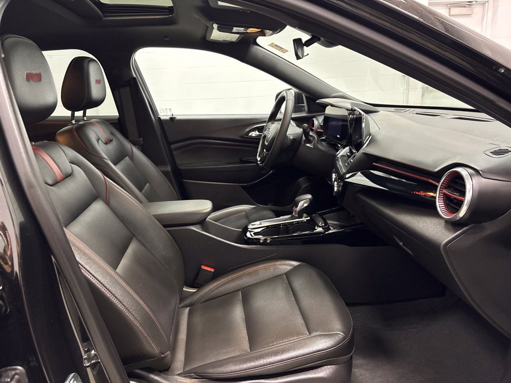Used 2025 Chevrolet Trax RS w/ Sunroof Package FWD image 34