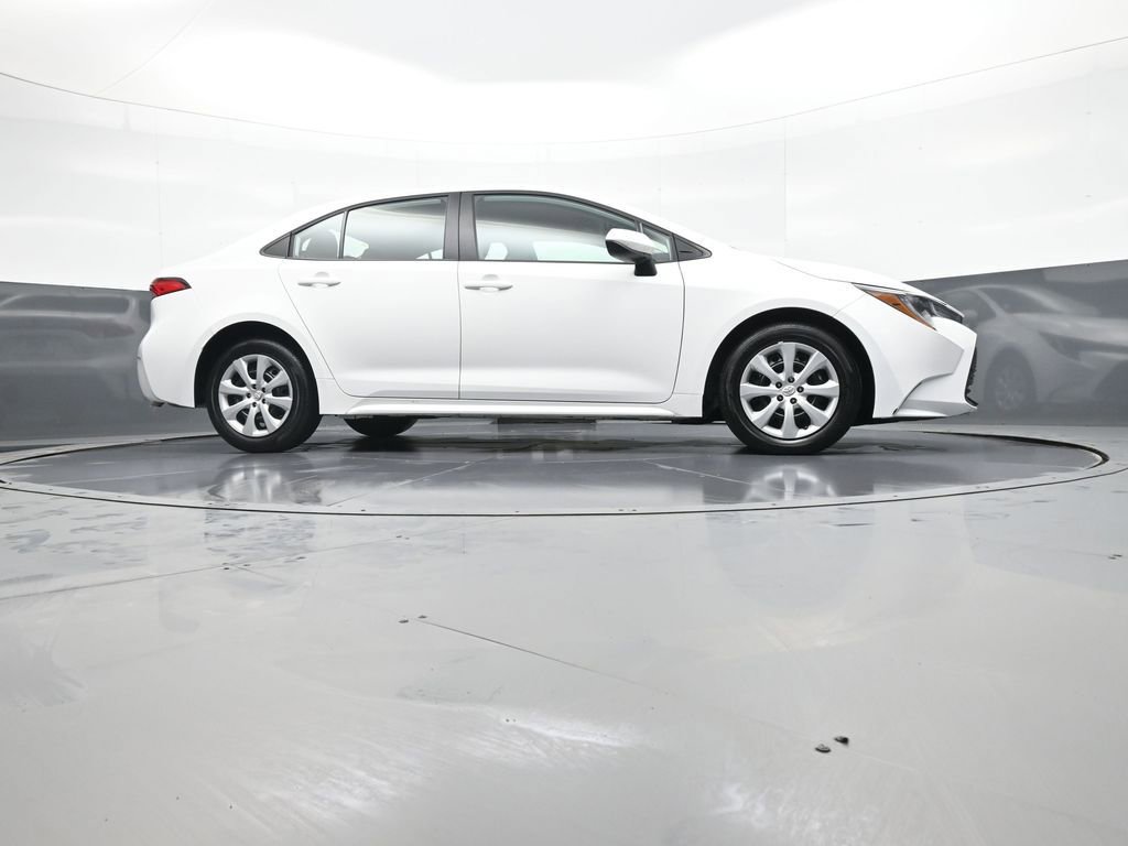 Certified 2025 Toyota Corolla LE image 28