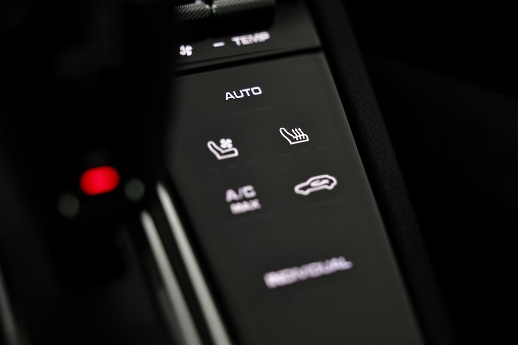 Used 2023 Porsche Cayenne image 40