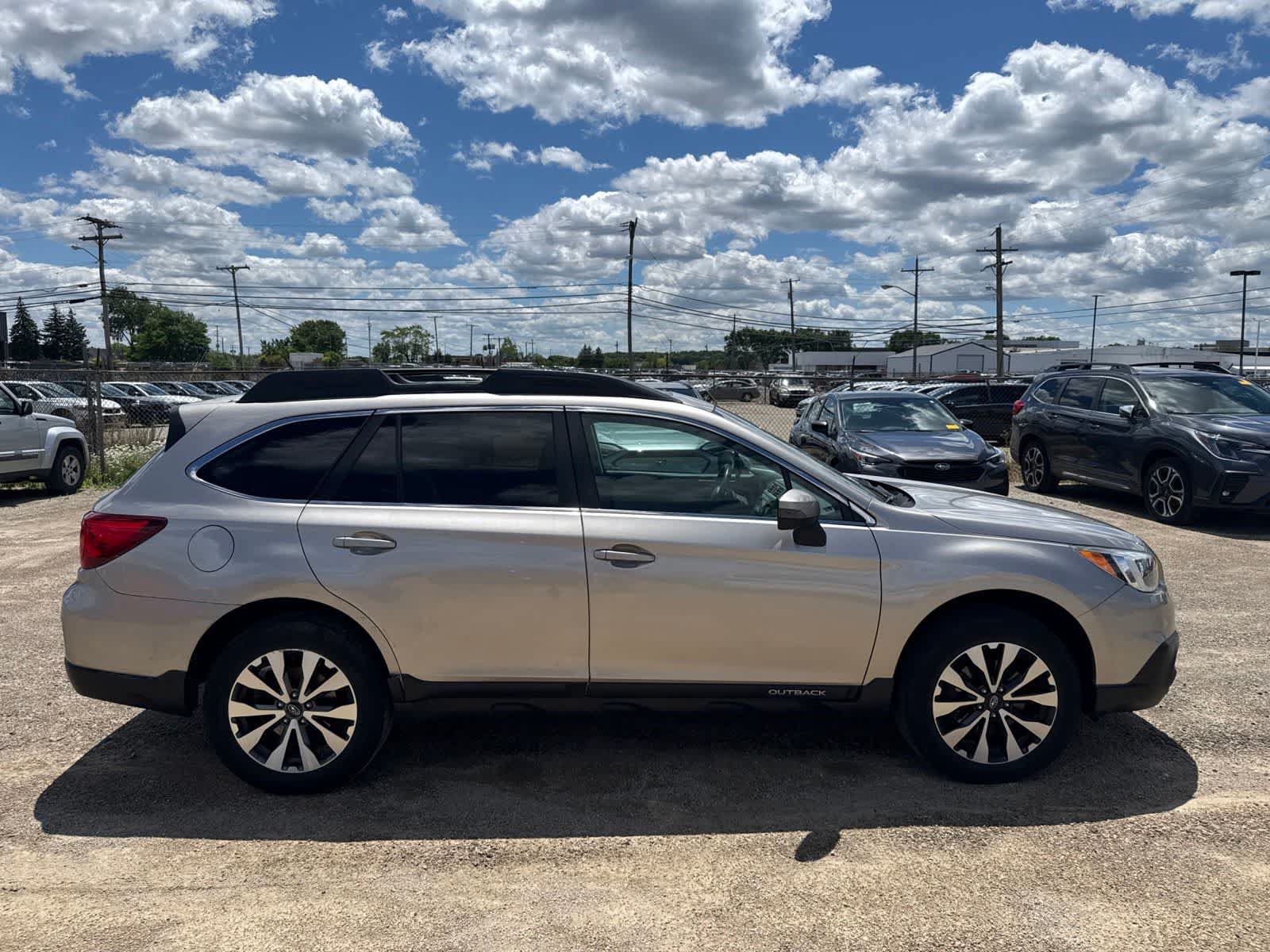Used 2017 Subaru Outback 2.5i Limited AWD/4WD image 9