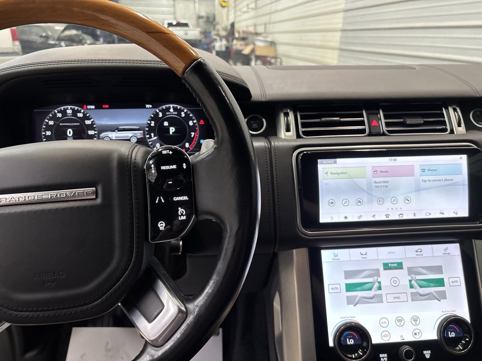 Used 2018 Land Rover Range Rover Autobiography image 13