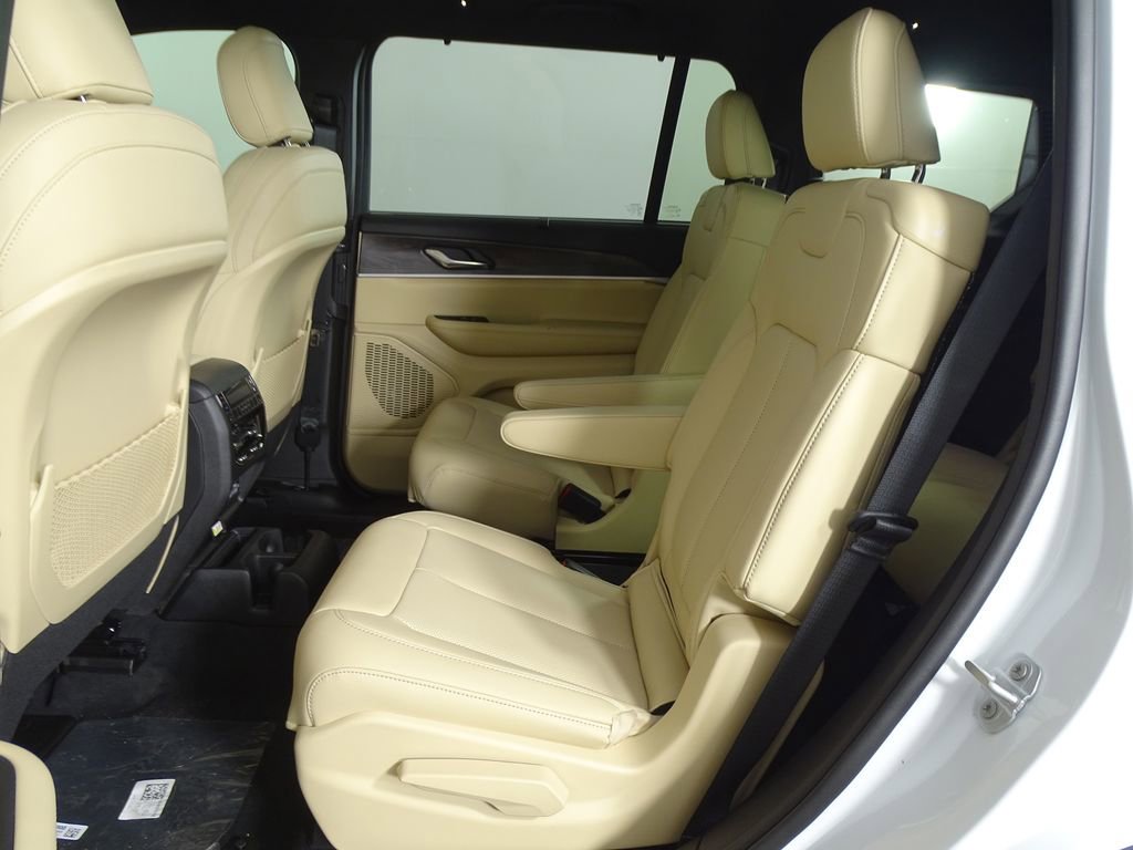 New 2025 Jeep Grand Cherokee L Limited w/ Luxury Tech Group II image 16