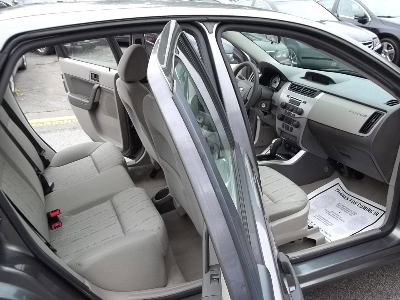 Used 2010 Ford Focus SE image 10