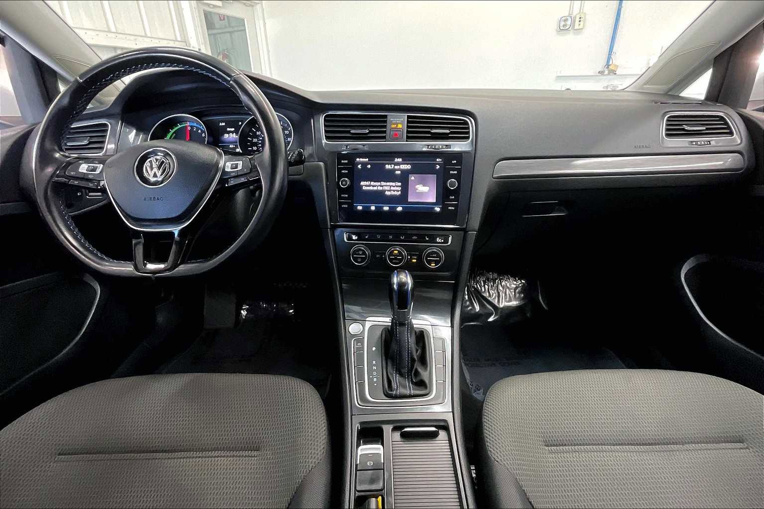 Used 2019 Volkswagen e-Golf SE w/ Driver Assistance Package image 20