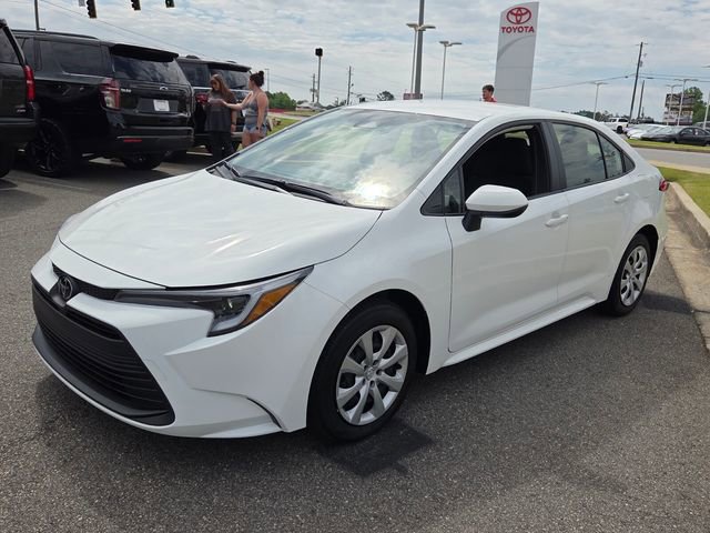 Used 2026 Toyota Corolla LE FWD image 3