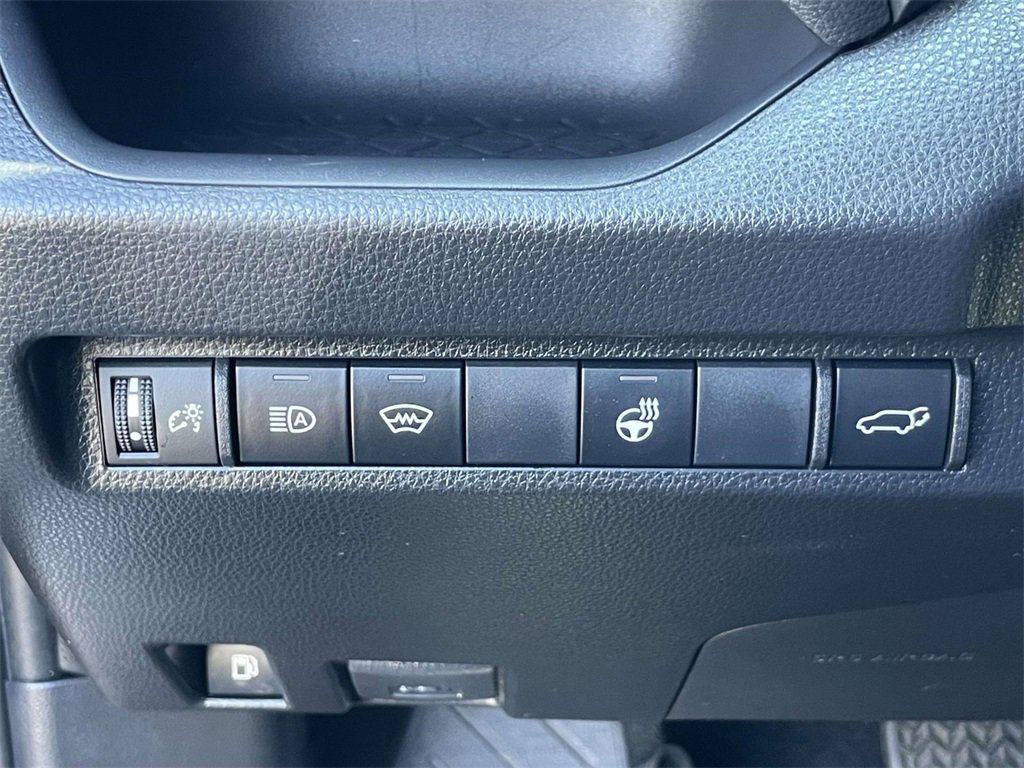 Used 2023 Toyota RAV4 SE image 18
