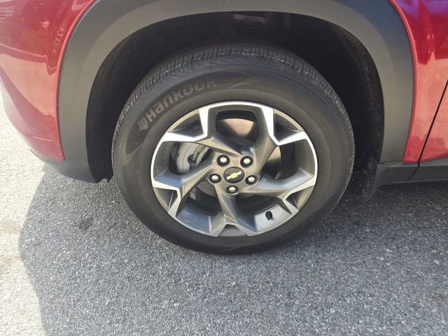 Used 2025 Chevrolet Trax LT w/ LT Convenience Package FWD image 8