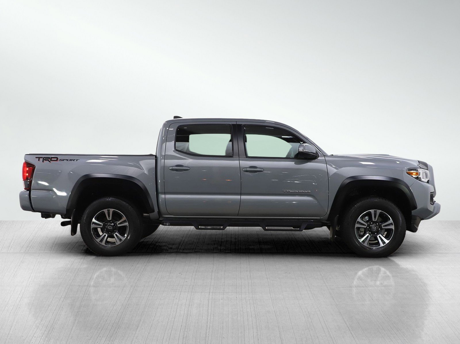 Used 2019 Toyota Tacoma TRD Sport w/ Technology Package image 6