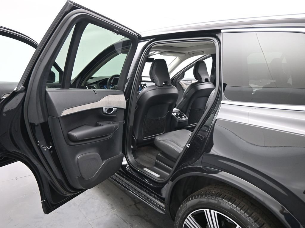 Used 2023 Volvo XC90 B6 Ultimate w/ Protection Package Premier image 16