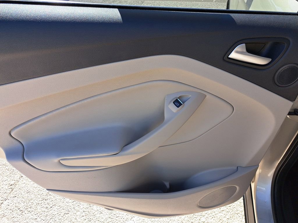 Used 2018 Ford Escape Titanium w/ Ford Safe & Smart Package image 8