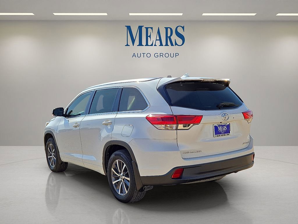 Used 2018 Toyota Highlander XLE image 3