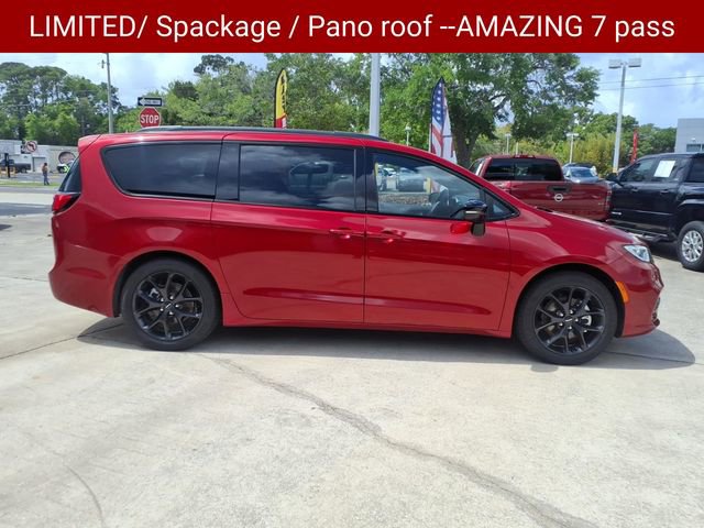 Used 2025 Chrysler Pacifica Limited FWD image 25