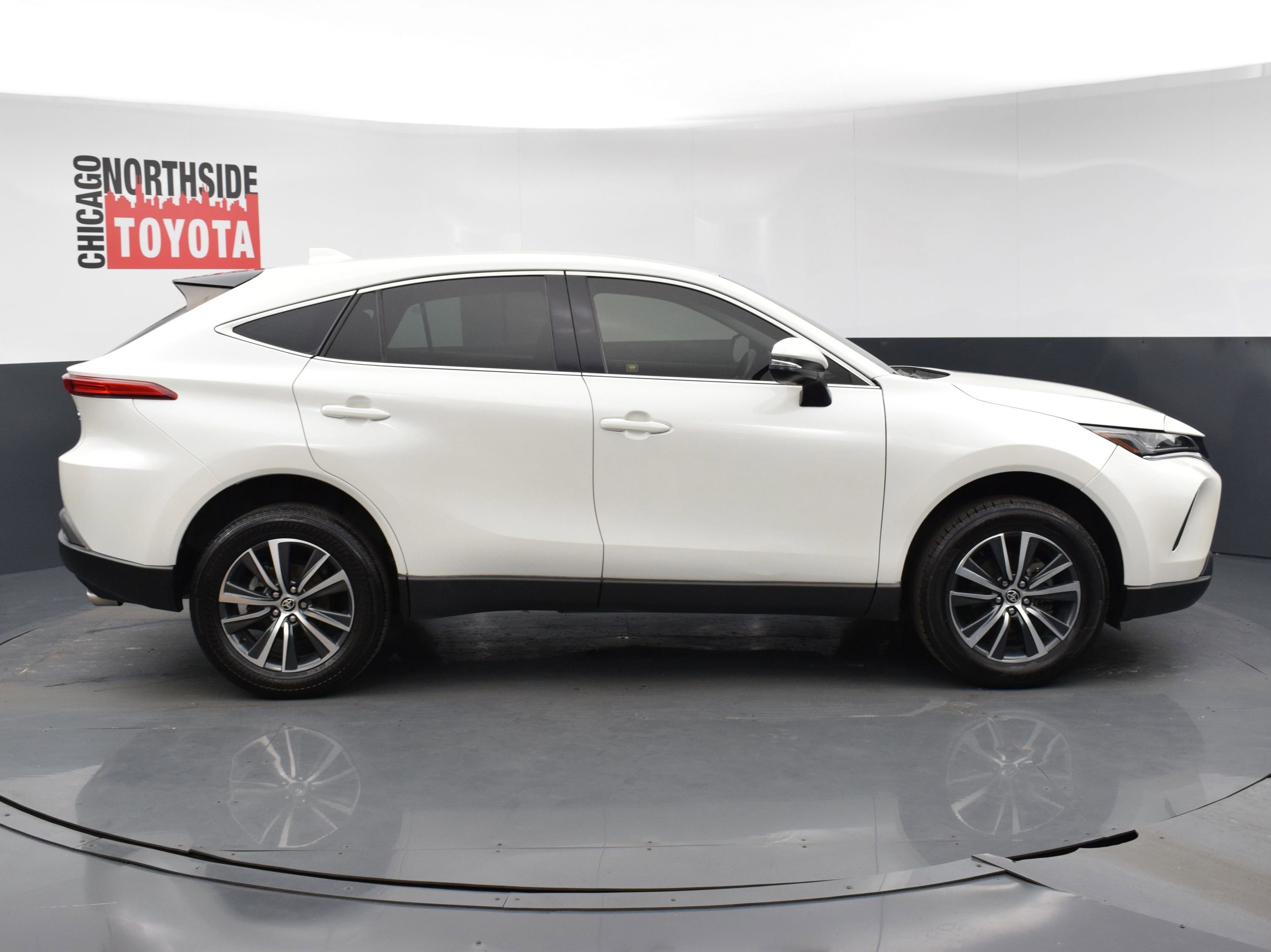 Used 2021 Toyota Venza LE image 5