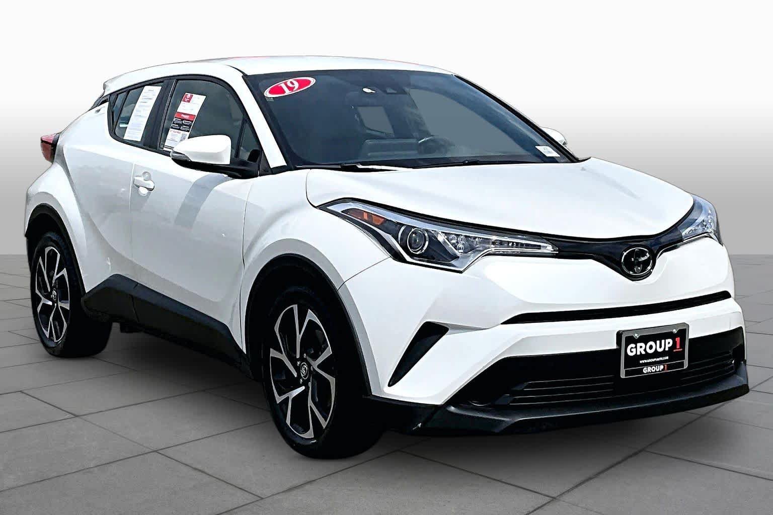 Used 2019 Toyota C-HR XLE FWD image 2