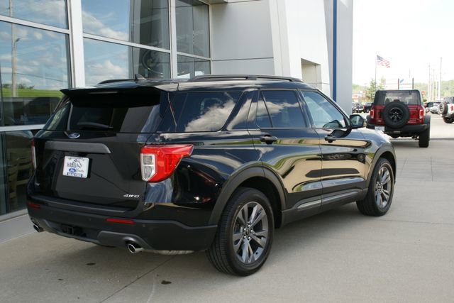 Certified 2022 Ford Explorer XLT w/ Equipment Group 202A AWD/4WD image 3
