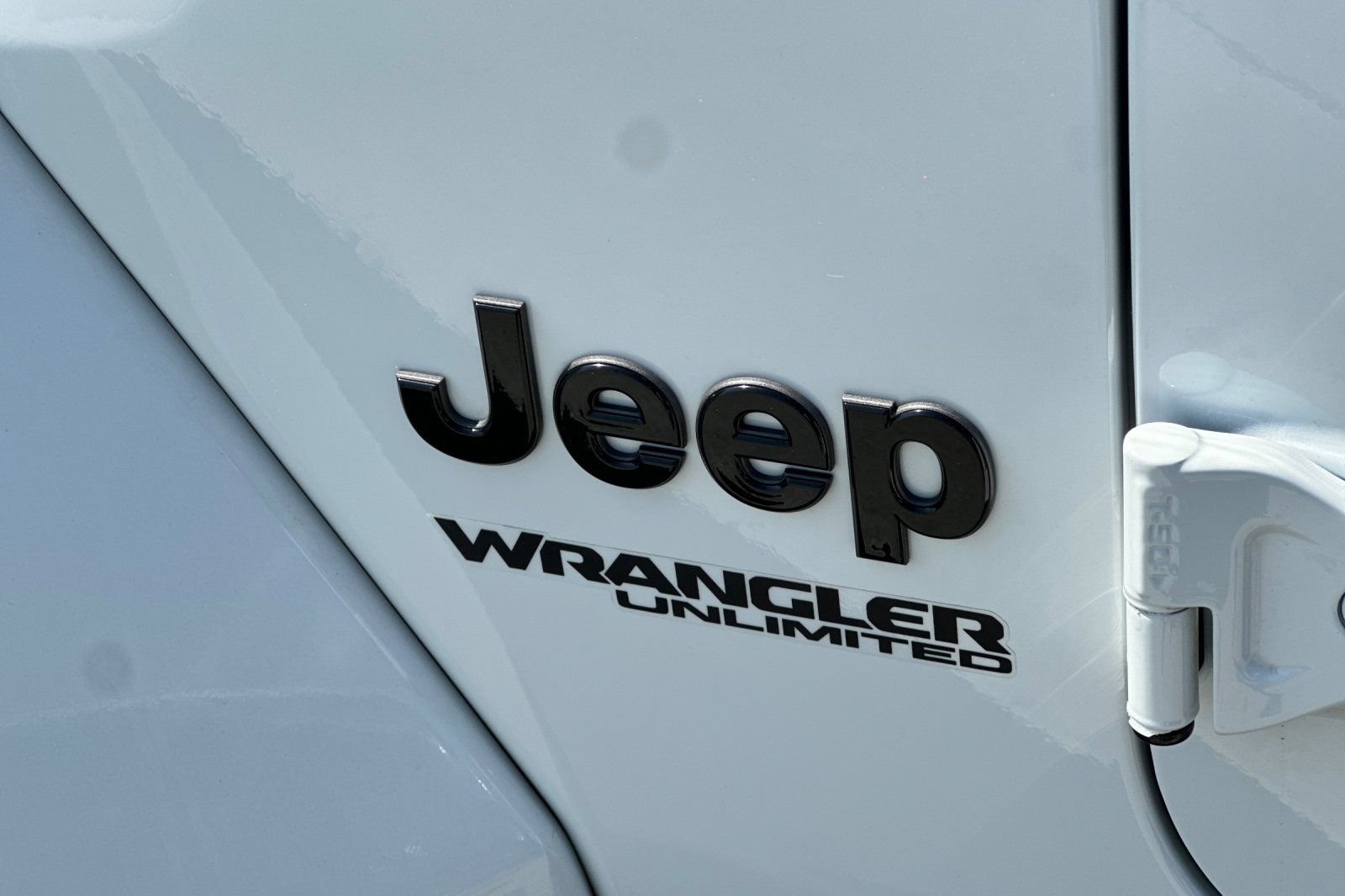 Used 2022 Jeep Wrangler Unlimited Sahara AWD/4WD image 27