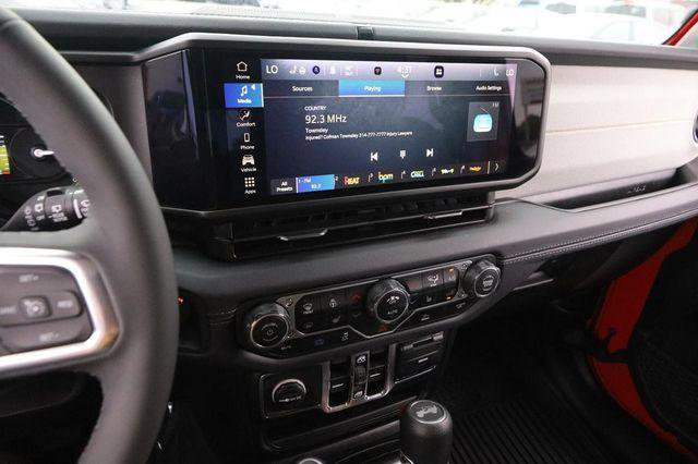 Used 2025 Jeep Wrangler Unlimited Sahara AWD/4WD image 15