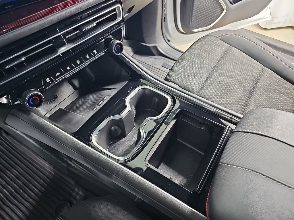 Used 2024 Chevrolet Traverse Z71 w/ Enhanced Driving Package image 32