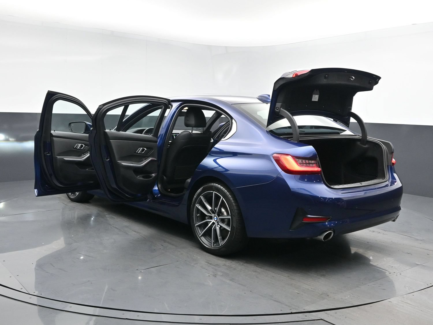 Used 2019 BMW 330i xDrive Sedan w/ Premium Package AWD/4WD image 32