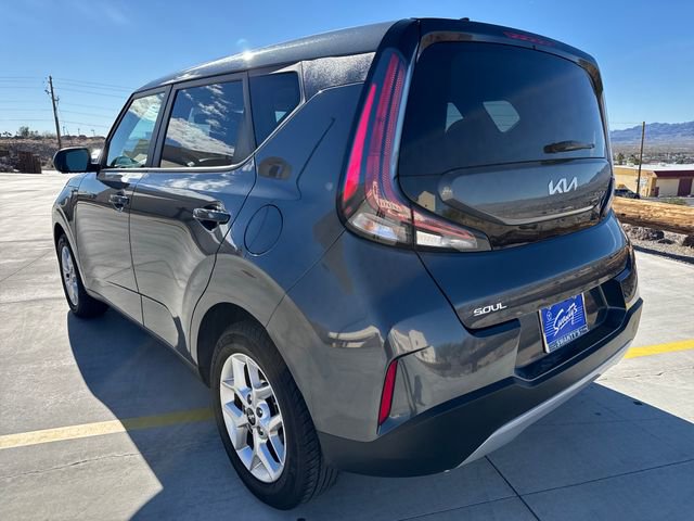 Used 2023 Kia Soul LX w/ LX Technology Package FWD video 3