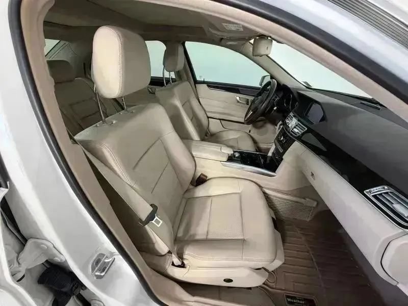 Used 2014 Mercedes-Benz E 250 BlueTEC 4MATIC Sedan image 20